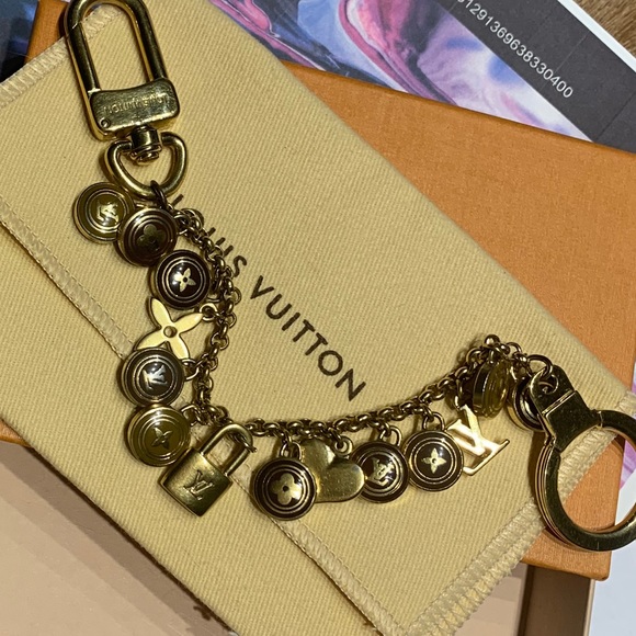 🚫SOLD🚫LV Bag/Hand CHARM JEWELRY MINT-BOX GORGEOUS PIECE From Louis Vuitton😍😍 - Picture 10 of 16